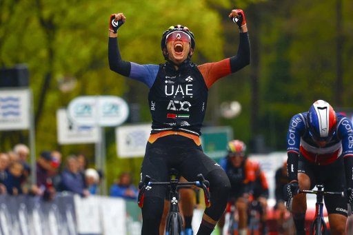Persico celebra la victòria. Foto: UAE Team ADQ | SprintCycling